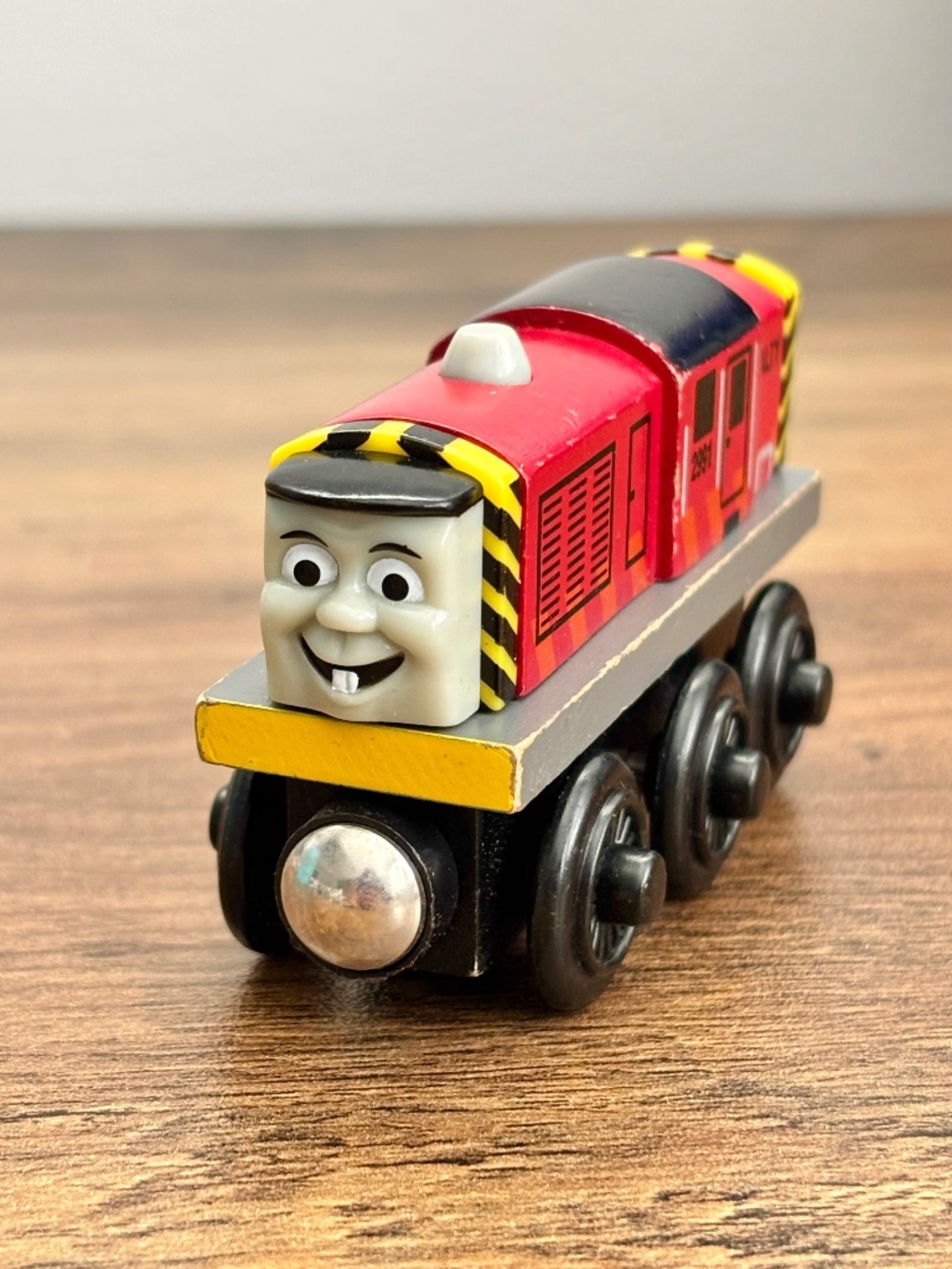 VINTAGE Thomas & Friends Wooden Railway Salty Dockyard Diesel Train Engine 2003